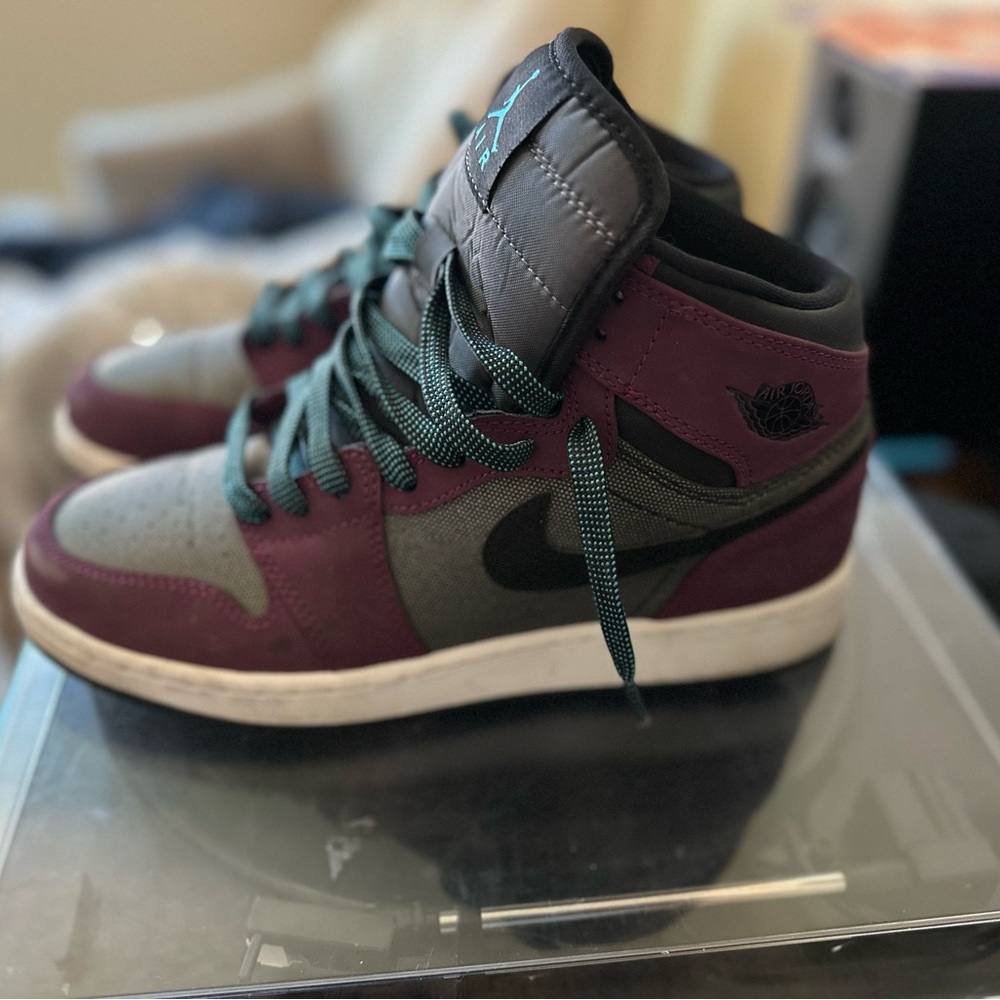 Jordan 1 Retro High Mulberry